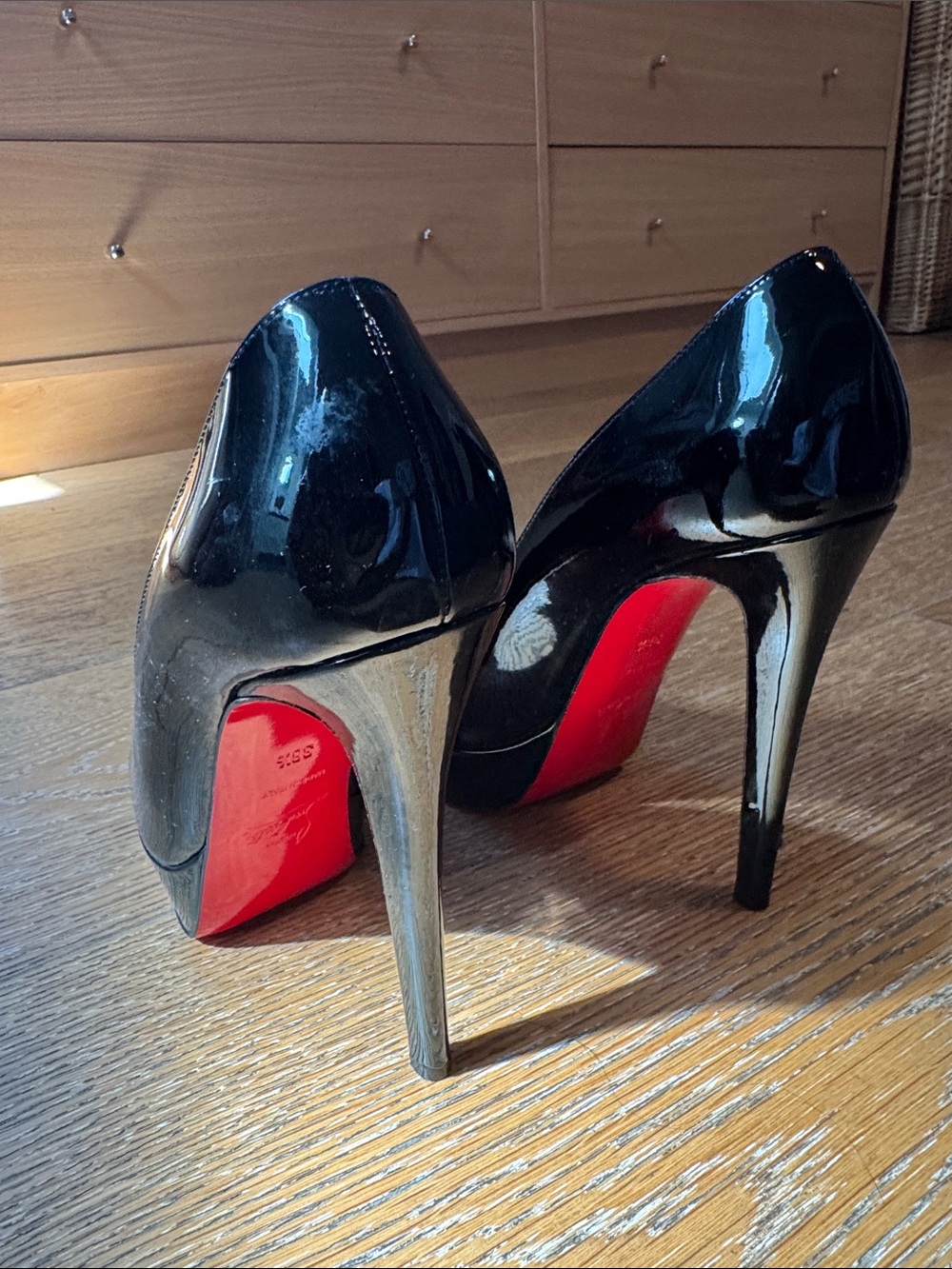 Christian Louboutin Black Patent Leather Pointed Stiletto Pumps with Red Soles - Picture 1 of 3